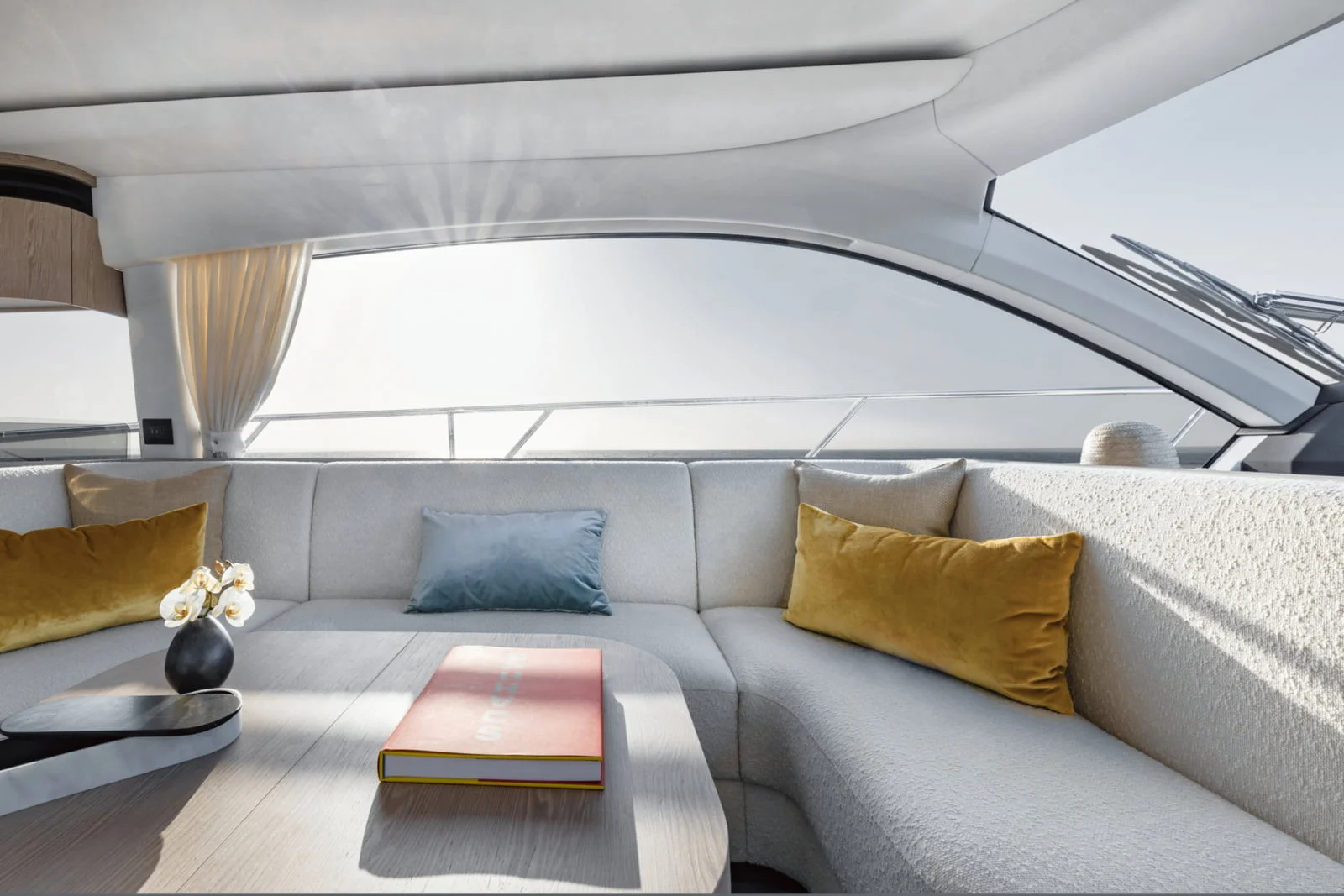 Azimut Fly 53 - Green Charter Azimut-Fly-53-Dining-Area-1