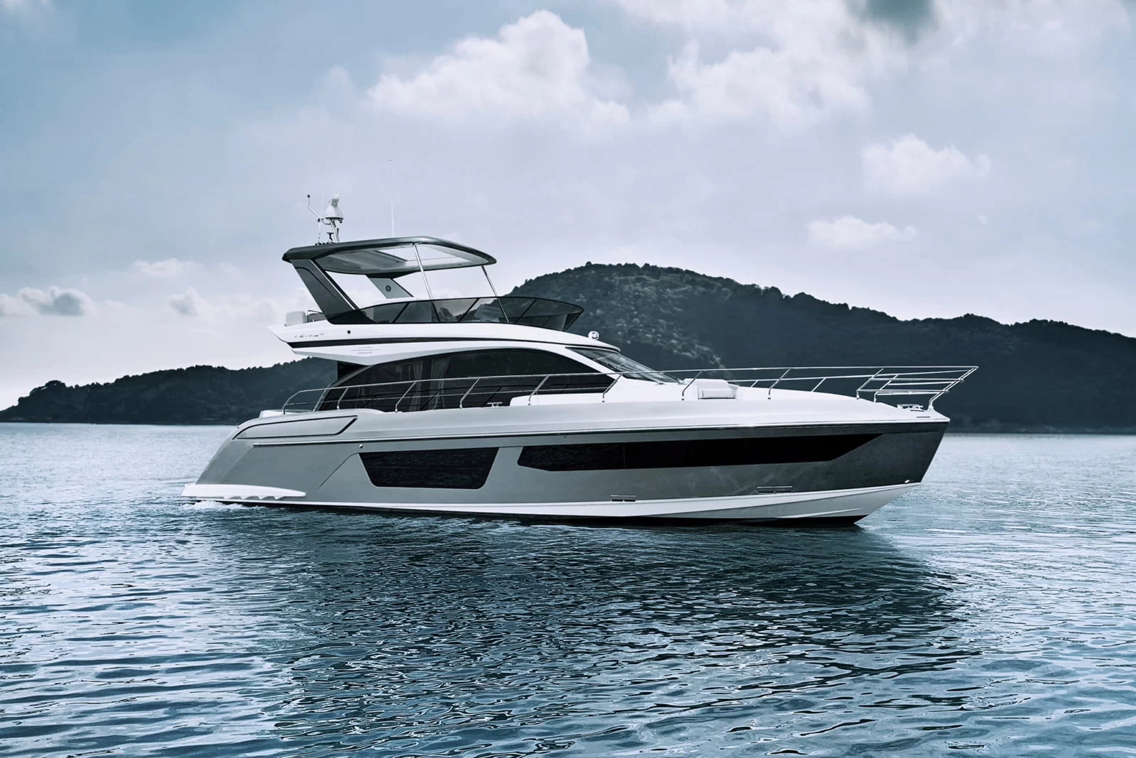 Azimut Fly 53 - Green Charter Azimut-Fly-53-External-View-with-Hard-Top