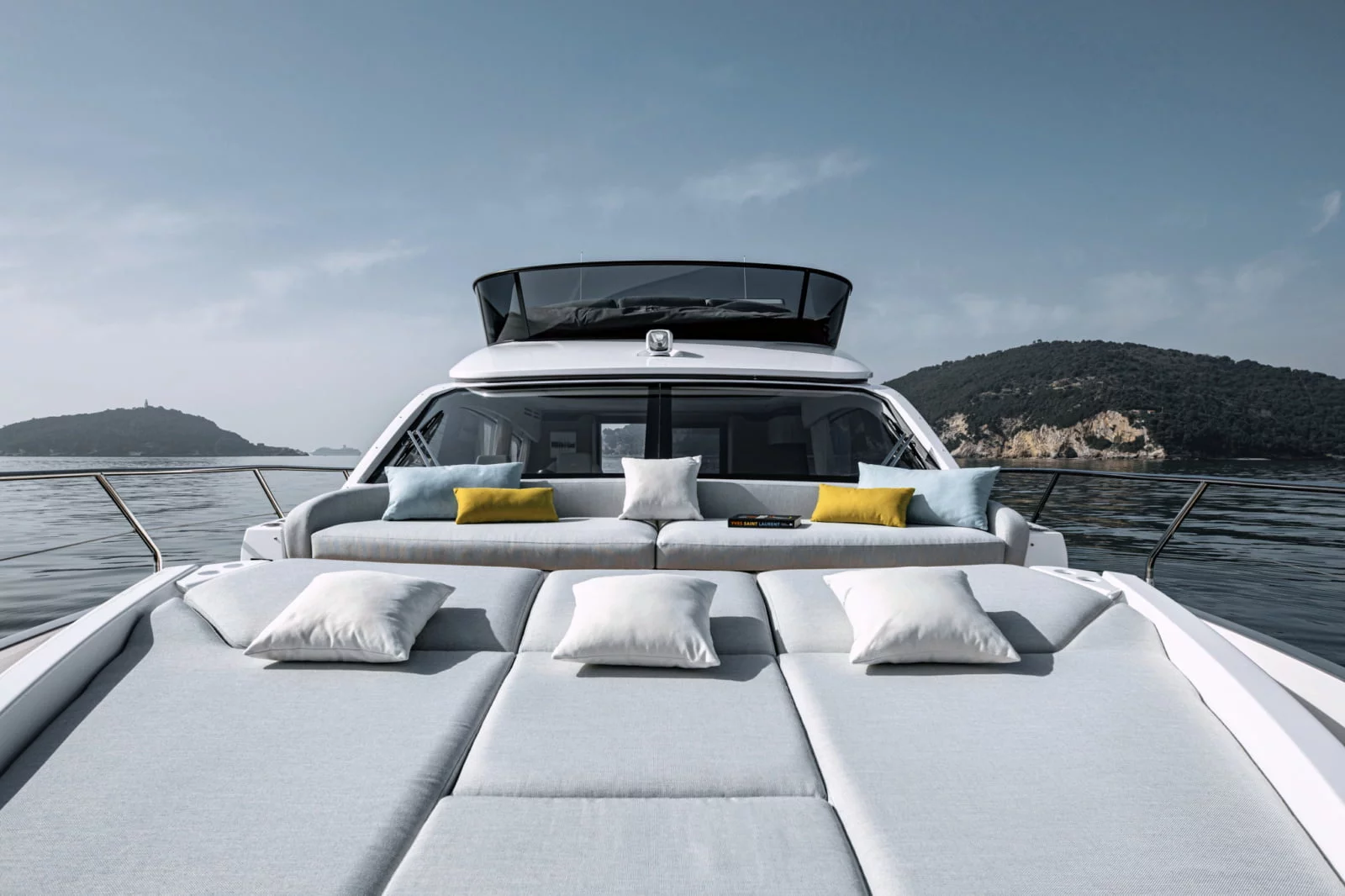 Azimut Fly 53 - Green Charter Azimut-Fly-53-Front-View