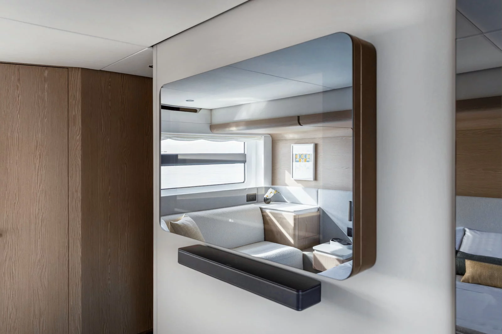 Azimut Fly 53 - Green Charter Azimut-Fly-53-Owner-Cabin-Detail