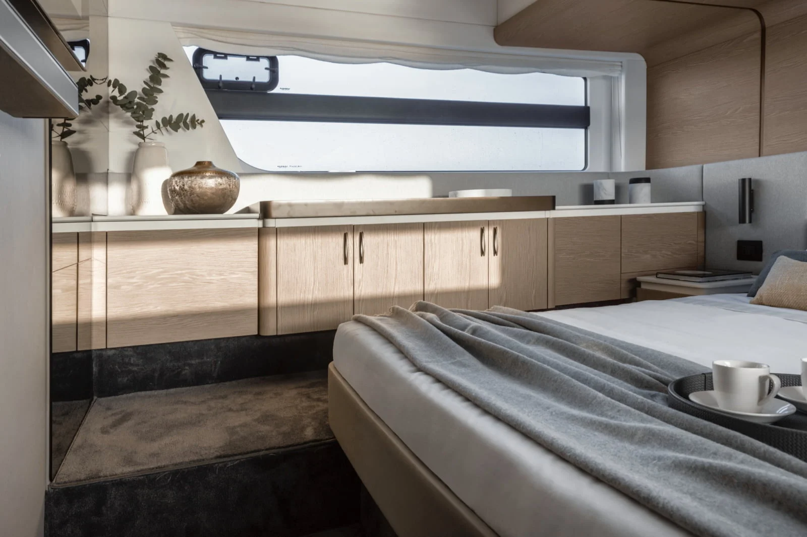 Azimut Fly 53 - Green Charter Azimut-Fly-53-Owner-Suite-5